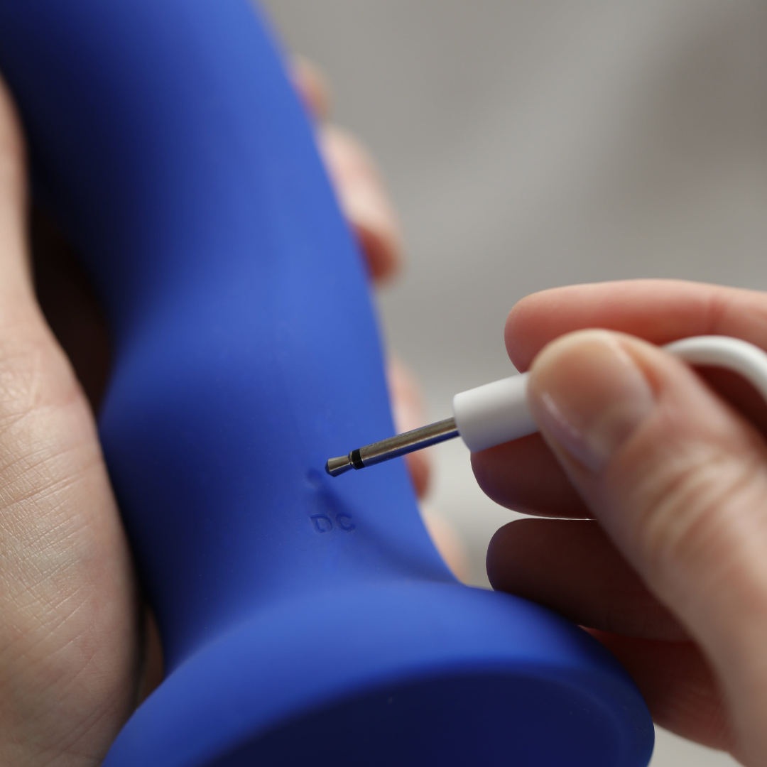 Toosie Vibrating Dildo